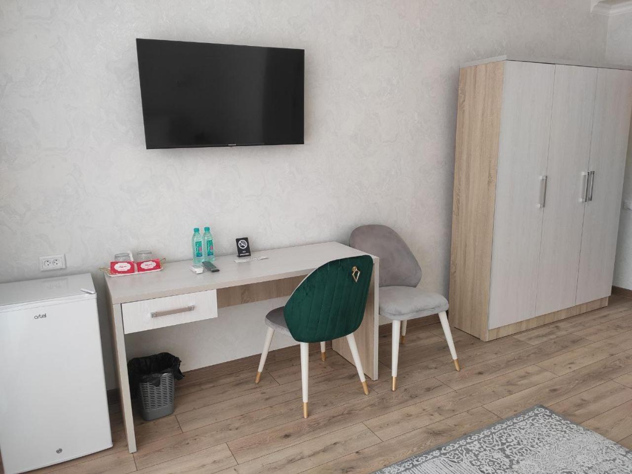 Status Hotel Qarshi Buitenkant foto