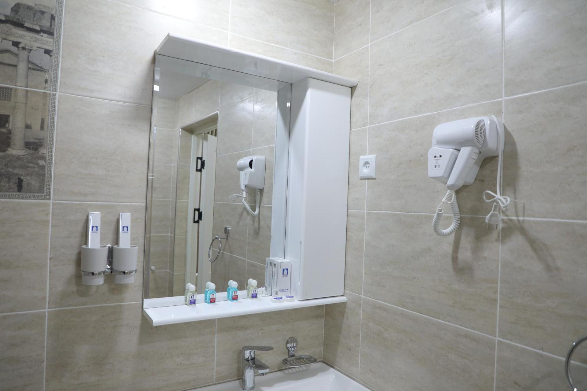 Status Hotel Qarshi Buitenkant foto