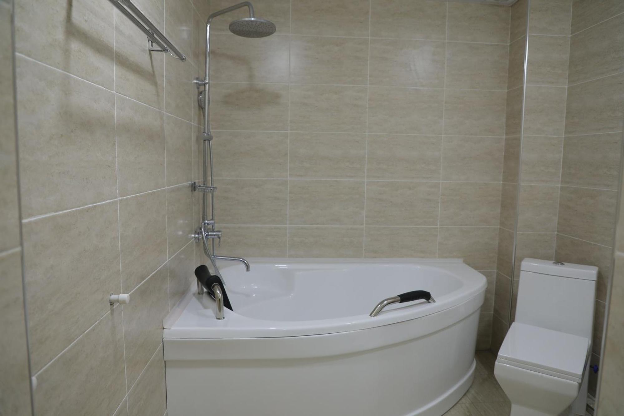 Status Hotel Qarshi Buitenkant foto