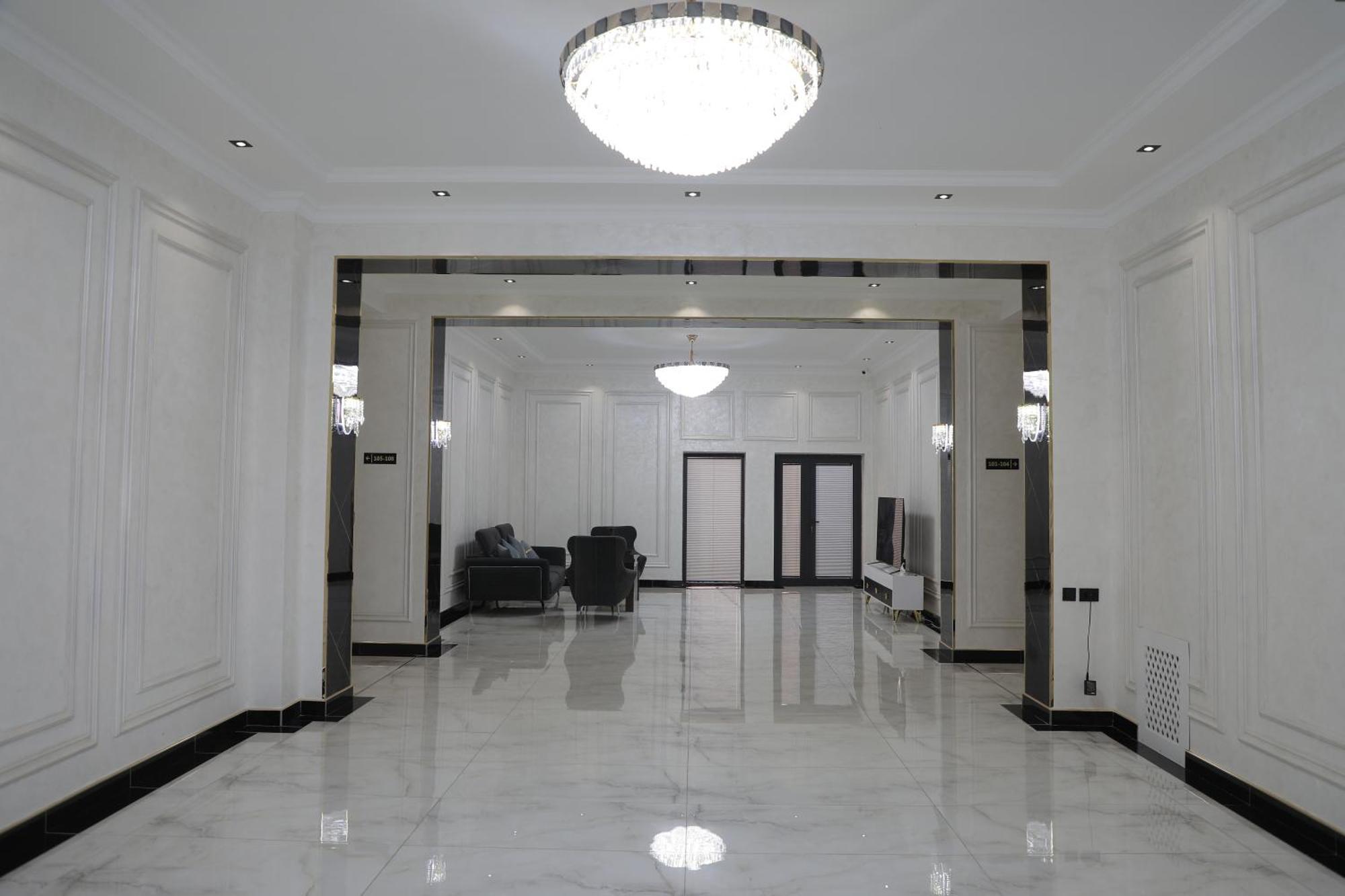 Status Hotel Qarshi Buitenkant foto