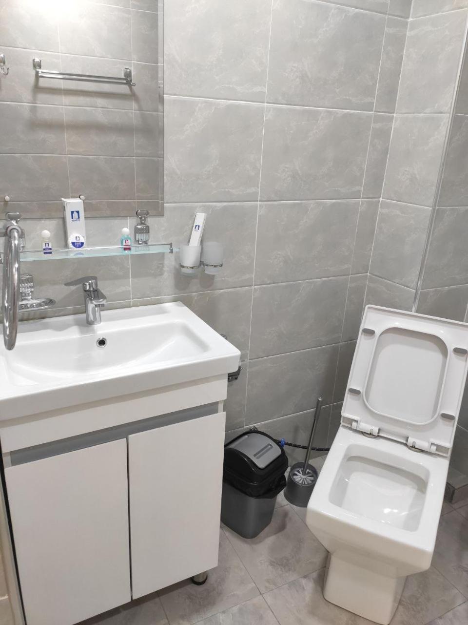 Status Hotel Qarshi Buitenkant foto