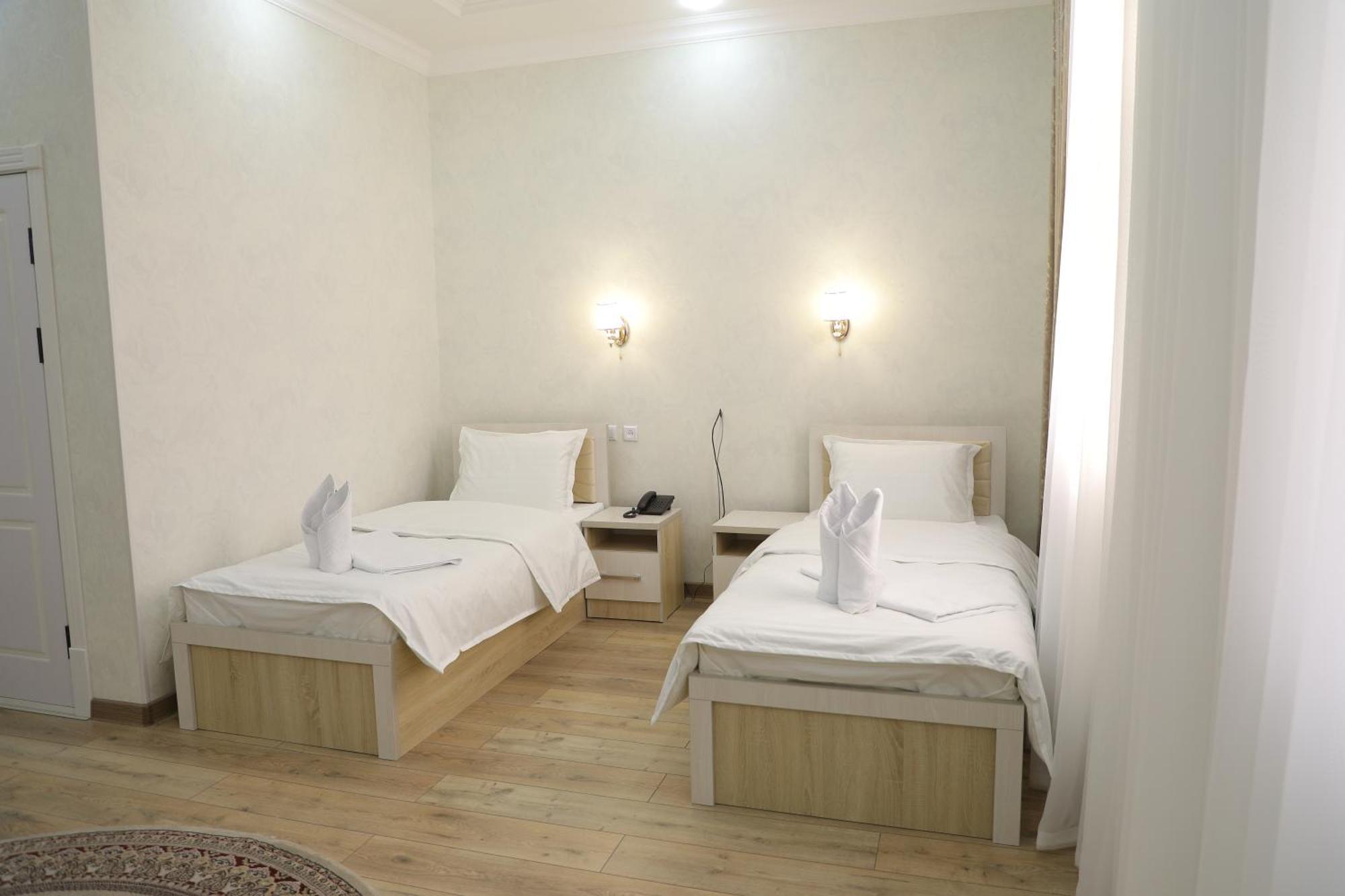 Status Hotel Qarshi Buitenkant foto