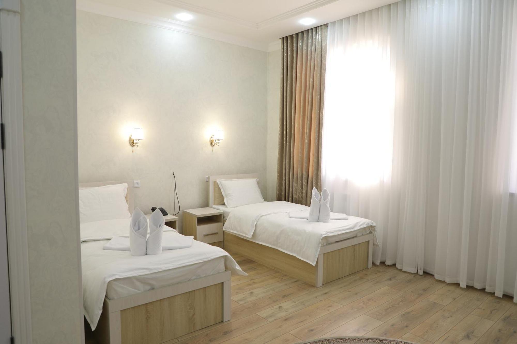 Status Hotel Qarshi Buitenkant foto