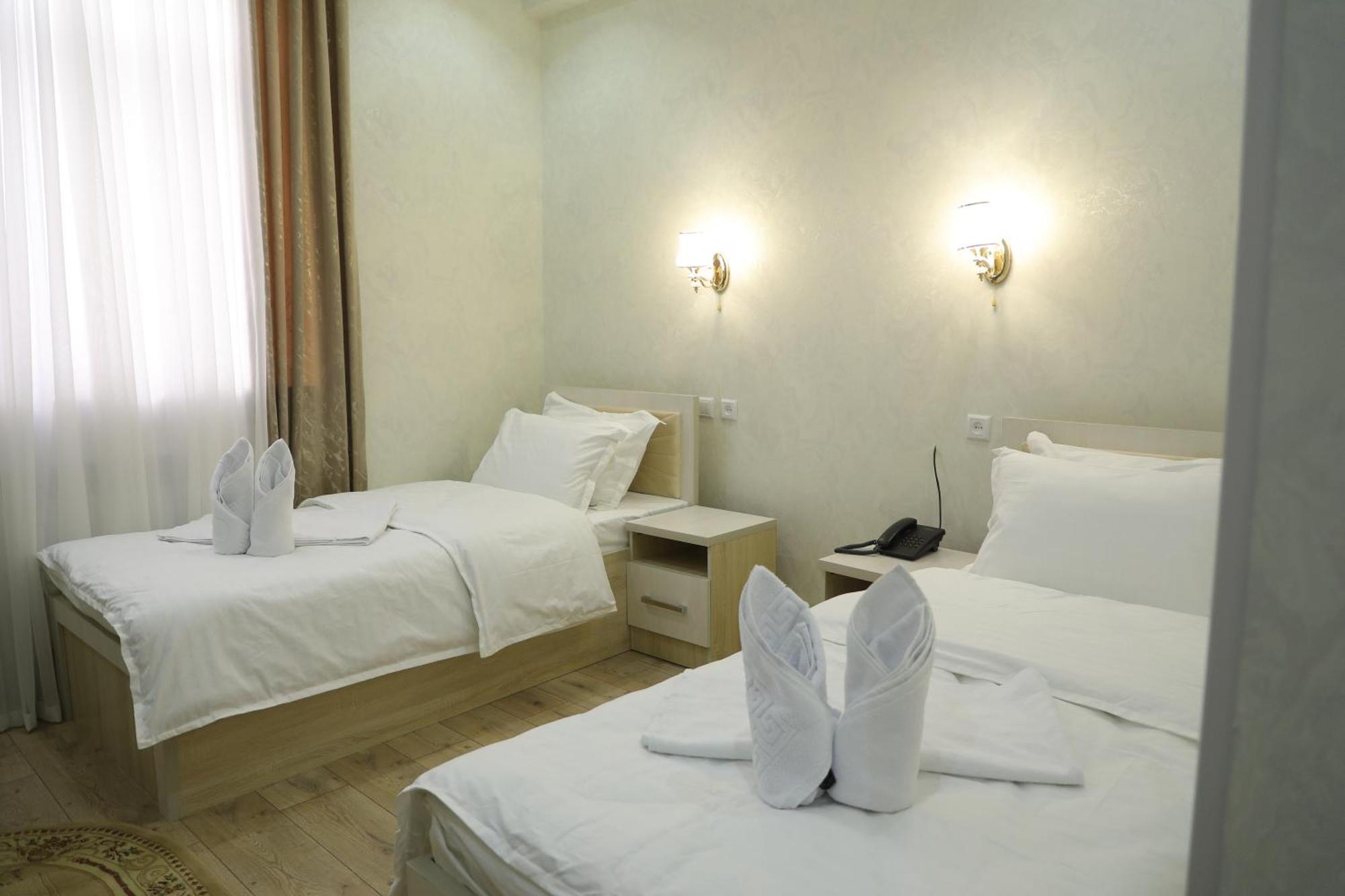 Status Hotel Qarshi Buitenkant foto