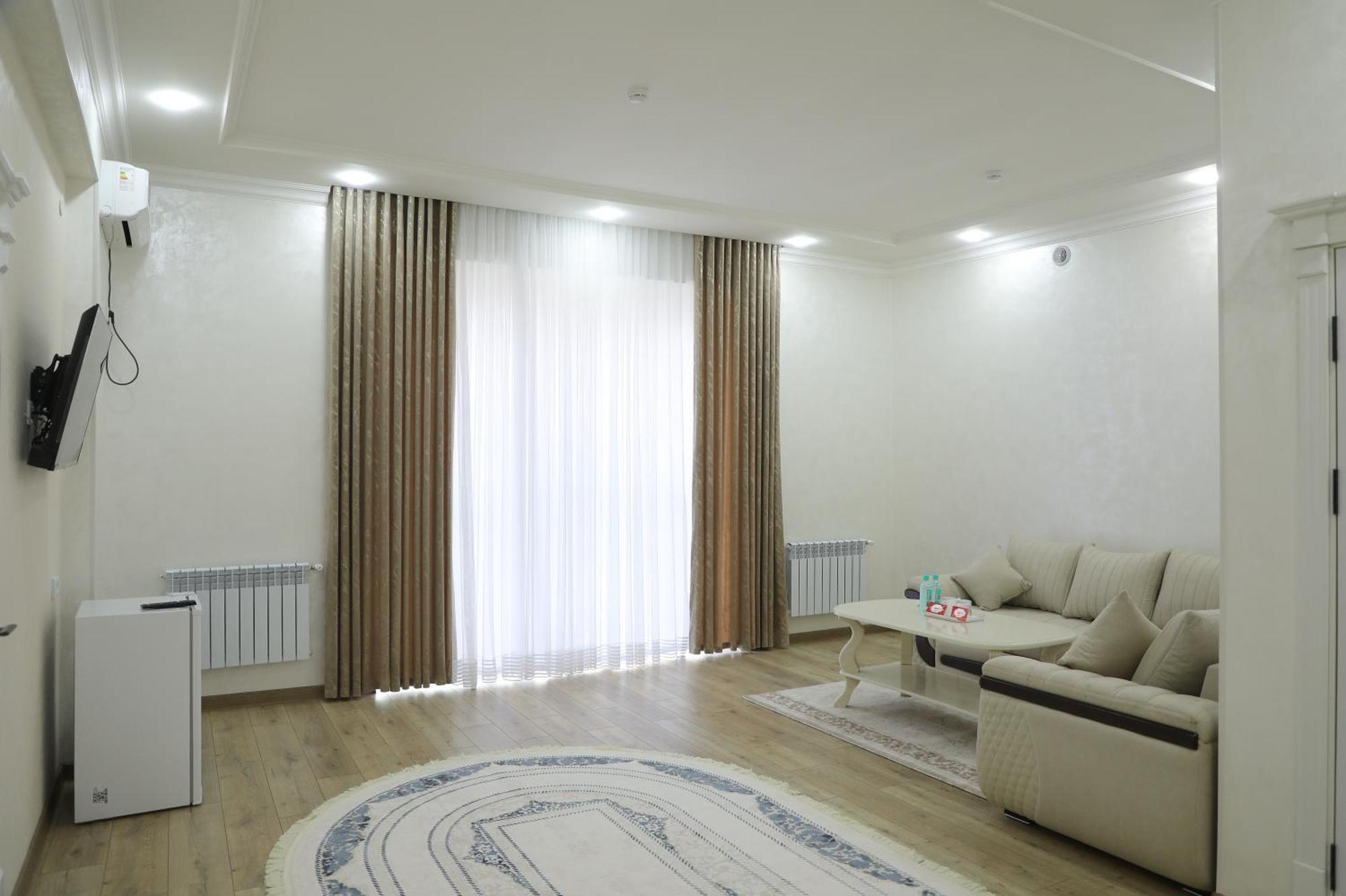 Status Hotel Qarshi Buitenkant foto